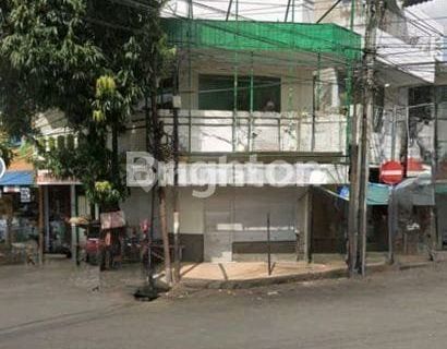 Vintage Corner Shophouse Suitable for a Cafe Near Malang Town Square 1