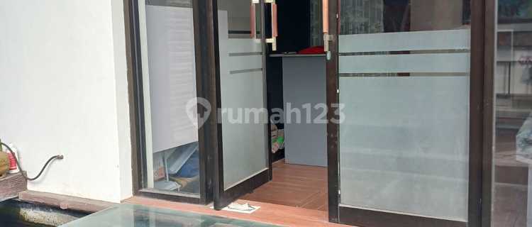 Business House Suitable for Office, Salon, Cafe in Buah-buahan Malang 1