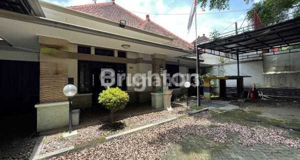 Old Vintage Aesthetic House Suitable for Restaurant Cafe near Ijen Street Malang 1