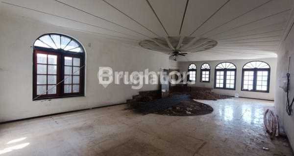 Vintage House in a Commercial Area Suitable for Restaurant/Cafe/Office Near Ijen Malang 1
