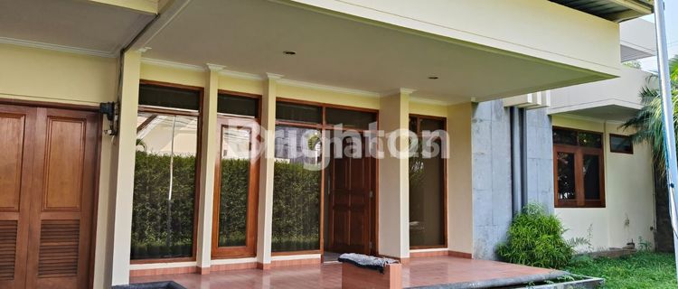 RUMAH 2 LANTAI SIAP HUNI di DAERAH GUNUNG-GUNUNG 1