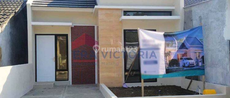 Rumah Baru minimalis kawasan komplek bandara Timika, Cemorokandang 1