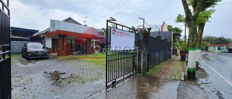 Rumah Dan Gudang Dekat Pasar Wlingi Cocok Untuk Kantor  1