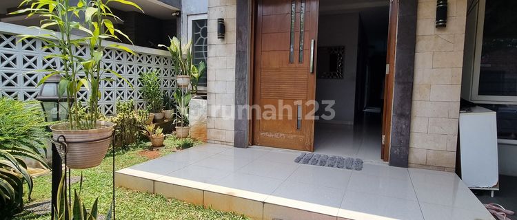 Luxury House for Sale at an Affordable Price, Ready to Occupy in Boulevard Kota Wisata 1