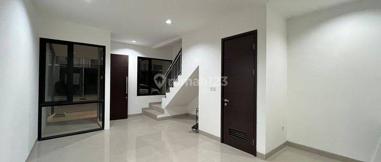 Disewakan Rumah 2 Lantai Pik2 Extension Ukuran 4.5x15 Murah 1