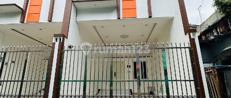 Beautiful Semi Furnished Brand New House Near Mardani Raya 1