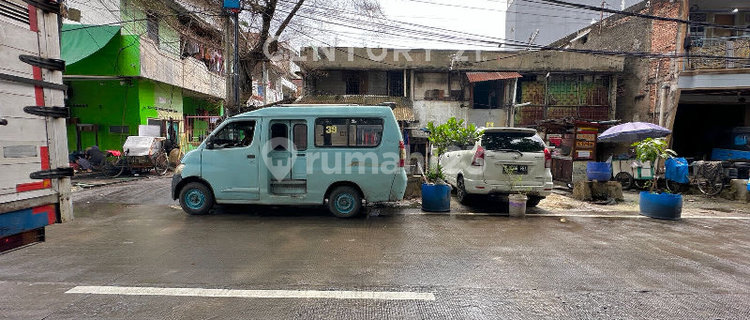 Land and Building by the Road Suitable for Business in Pademangan 1