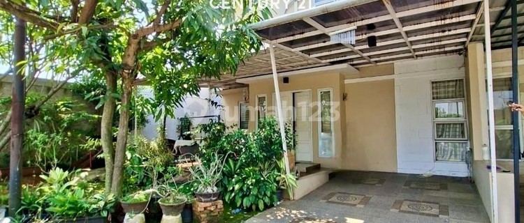 Need to Sell Quickly, Ready-to-Live House in One Gate Cluster Bintaro 1