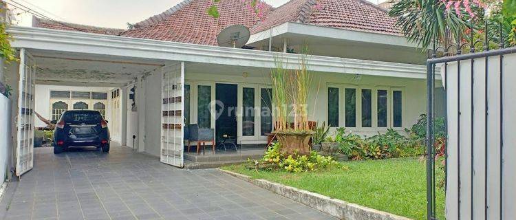 Rumah di Jl Ki Mangunsarkoro Menteng Jakarta Pusat 1