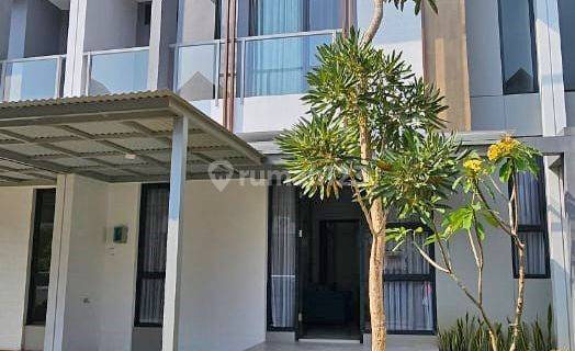 Rumah Cantik Full Furnished Cluster Yuthica Bsd City 1