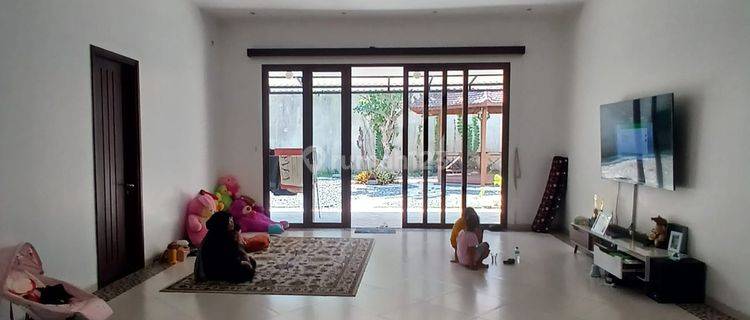 Rumah Bagus Unfurnished SHM di Kota Baru Parahyangan, Bandung 1