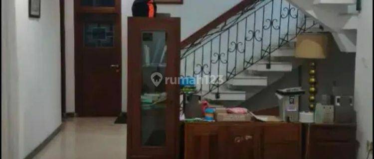 Rumah 2 Lantai full furnished dalam cluster di antapani 1