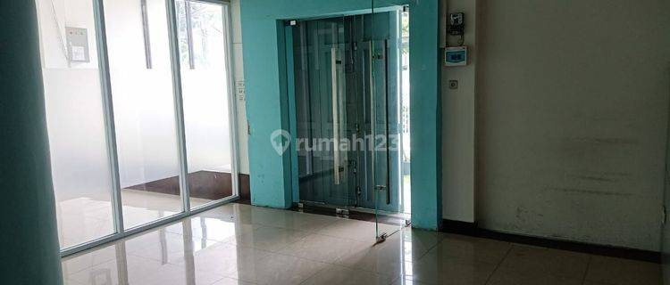 Kantor 3 lantai di sayap setiabudi bandung 1