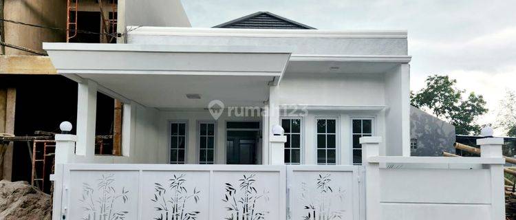 Rumah Modern Minimalis Desain American Classic Di Margahayu Raya 1
