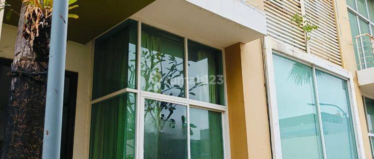 Townhouse Full Furnished Bagus Siap Huni, di De Oaze Tomang, Jakarta Barat 1