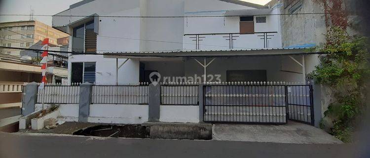 Rumah Lokasi Strategis Dan Nyaman di Tomang, Jakarta Barat 1