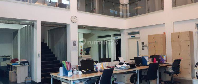 Gedung Kantor 3 Lantai di Sayap Lingkar Selatan 1