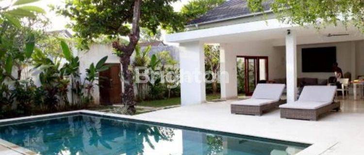 VILLA 2,5 lantai di NUSA DUA 1