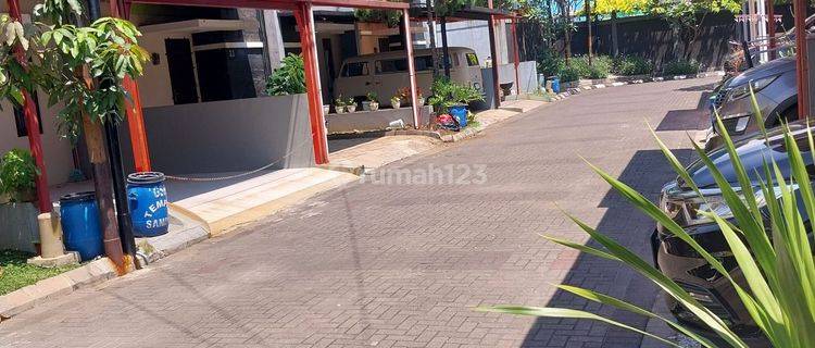 Disewakan Rumah 2 Lantai Grand Sharon Dekat Kolam Renang 1