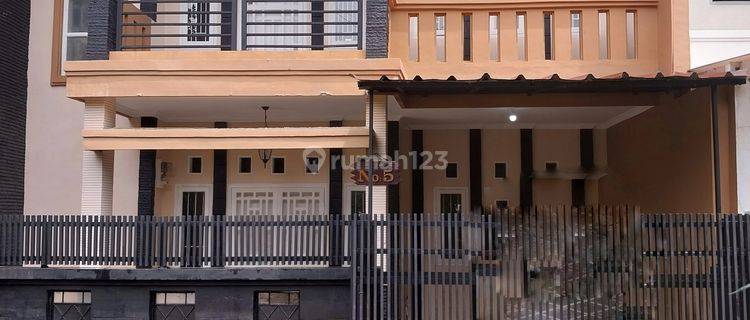 Disewakan Rumah 5 Kamar 2 Lantai Siap Huni 1