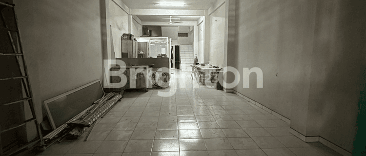 RUKO 2.5 LANTAI DI PETEMON BARAT SURABAYA  1
