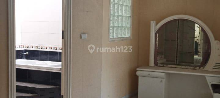 Disewakan Rumah Intercon Semi Furnished 1