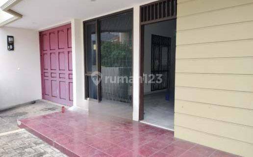 Disewakan Rumah Intercon Sudah Renovasi Semi Furnished 1