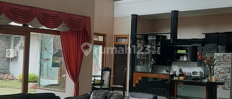 Rumah 2 Lantai di jalan Raya Taman Sakura, Bandung 1