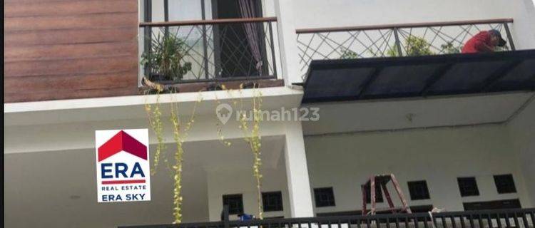 Rumah 2 Lantai LT 100 Cantik Rapih Terawat Kamar Tidur 3+1 di Harapan Mulya Bekasi
 1