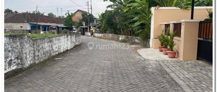 100 Meter Jl Raya Cebongan, Lingkungan Nasionalis 1