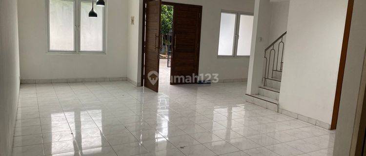Disewakan Semi Furnished Rumah Kawasan Daan Mogot Baru, Jakarta Barat 1
