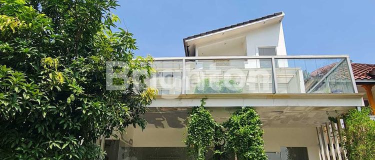 RUMAH KACA DI DALAM CLUSTER KOTA WISATA CIBUBUR 1