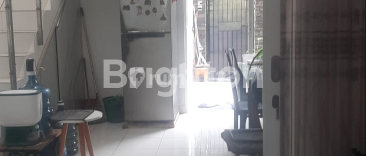 Must sell immediately, 2-story house on 120 m2 land in the forefront cluster of Legenda Wisata, offered at 1.65M. 1