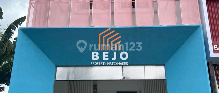 For Rent 2-Story Shop House with Spacious Parking in Seturan 1