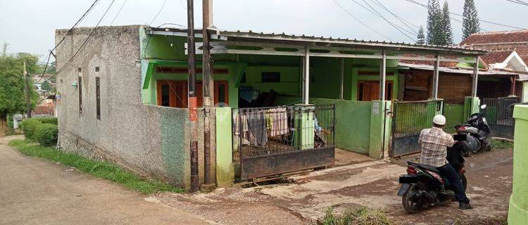Rumah Hook Bangunan Baru di Bumi Parahyangan Kencana 1