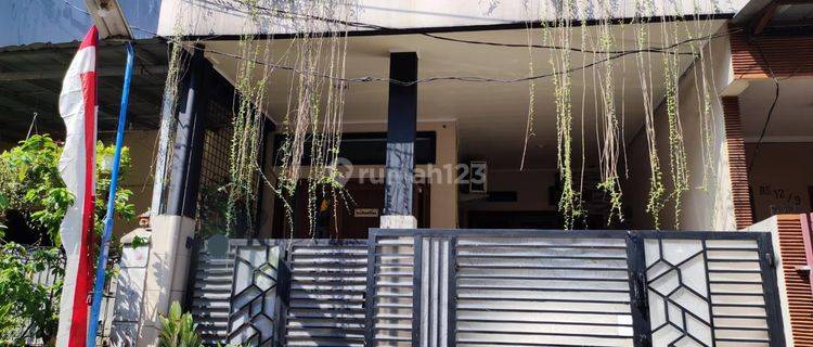 Rumah 2 Lantai Sudah Renovasi Semi Furnished SHM di Kranggan Permai, Bekasi 1