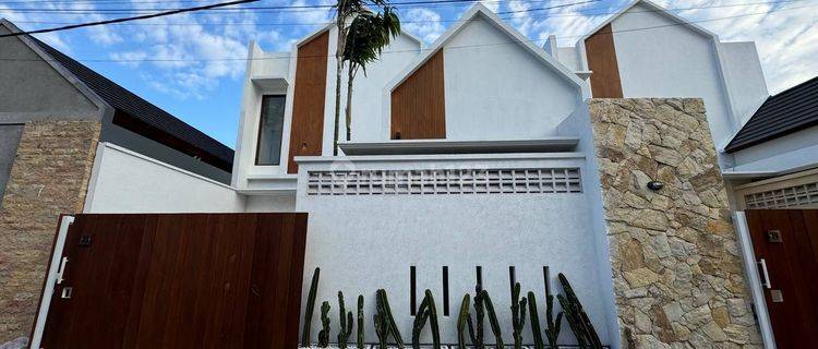 Luxurious Villa Leasehold Furnished Near Public Facility In Renon 1