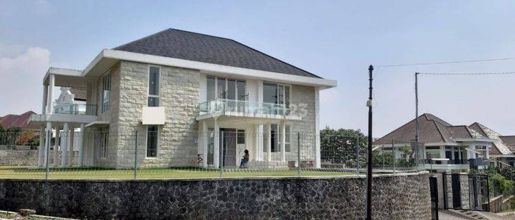 VILLA BUKIT TRAWAS GARDEN VIEW GUNUNG BARU GRESS TRETES PASURUAN 1