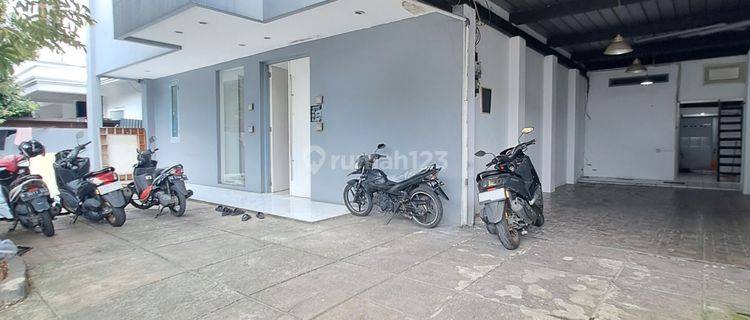 Di Sewa Rumah Bangunan Bagus Dan Lingkungan Asri Kemananan 24 Jam Roww Jalan Lebar Bisa Untuk Semua Jenis.kantor Bagus 1