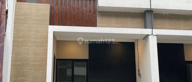 Rumah 2 Lantai Dekat Pasar Modern Bsd 1