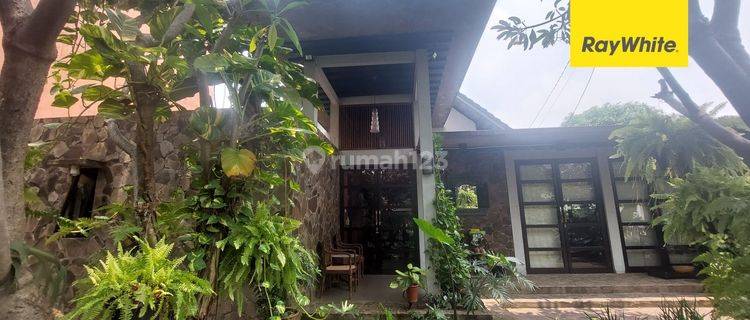 Rumah Villa 2 Lt, Jakapermai. Luas Dan Asri, Ada Kolam Renang. 1