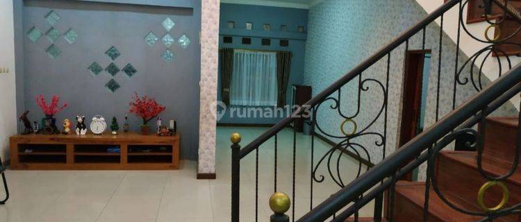 Rumah 2 LANTAI Furnished Komplek Mekar Wangi dekat Tol Toha 1