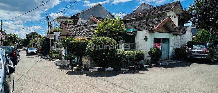 Rumah Hook Dekat Stasiun Di Taman Cimanggu Hadap Selatan Timur  1