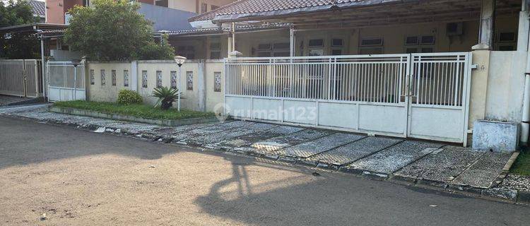  Rumah Semi Furnished Bagus Di Boulevard Taman Yasmin  1