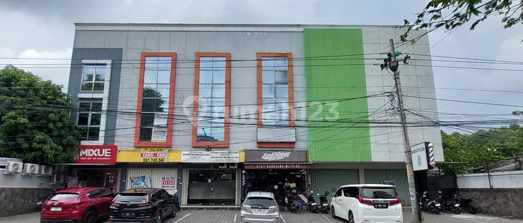 Good Strategic 3-Story Shop House in Dr. Wahidin Candisari 1