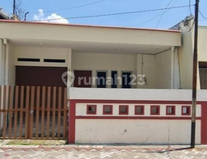 Beautiful Ready-to-Occupy and Strategic House in Kartini 1