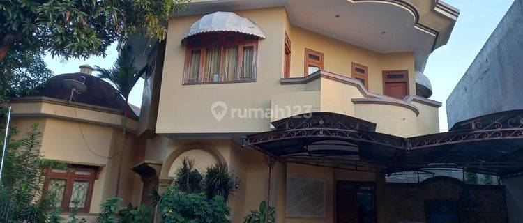 Rumah bagus 2 Lantai hadap Selatan di Wahidin 1