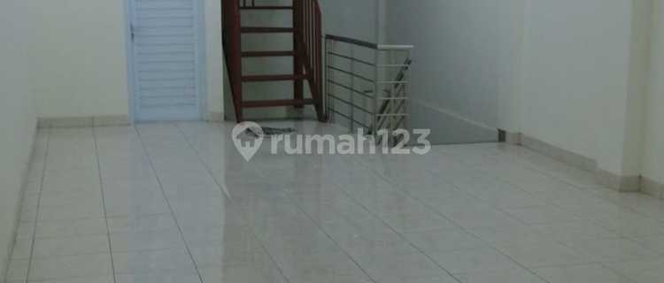 Strategic 2-Story Shop House on Mainroad Dulatip, Bandung 1