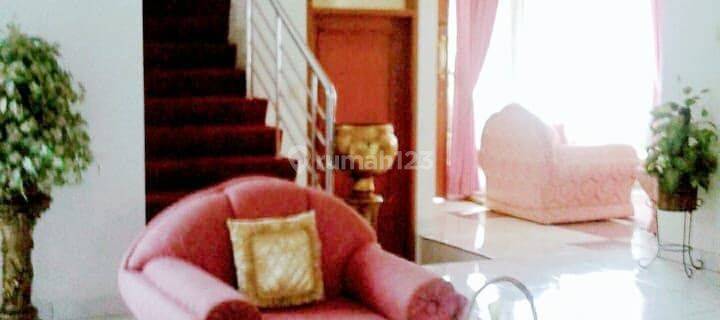 Rumah Dengan Taman Luas Siap Huni Di Graha Puspa 1