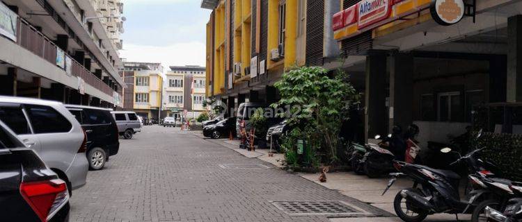 Ruko Bekas Salon di Gateway A. Yani Cicadas Bandung 1